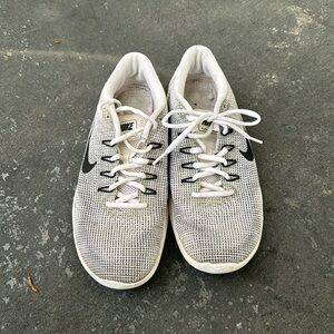 Nike flex sneakers
